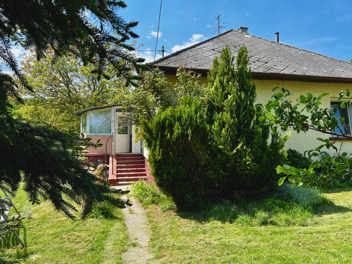 Csodakertes Kishaz Balatonfuzfon Exterior photo