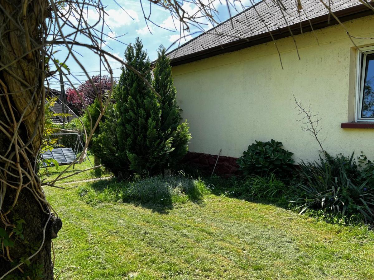 Csodakertes Kishaz Balatonfuzfon Exterior photo